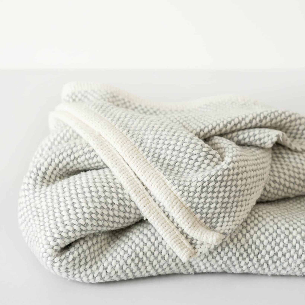 Kniedecke "Uma" hellgrau