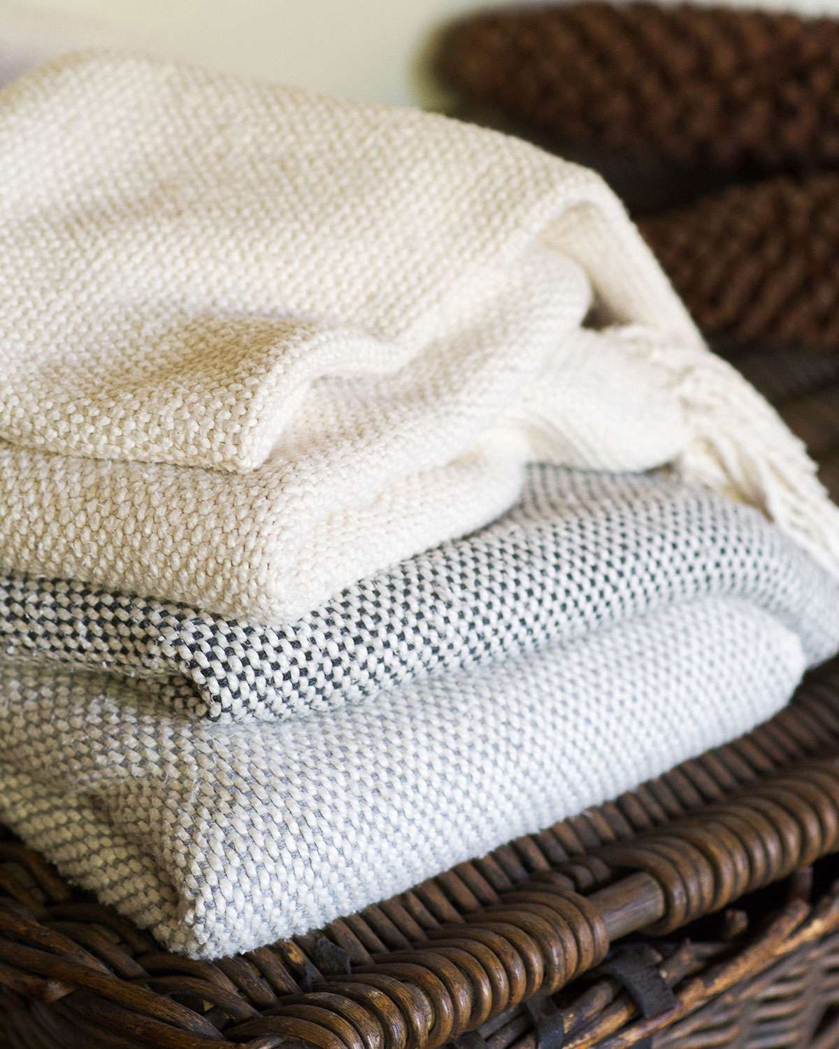 Dickgewebte Decke "Alma" hellgrau