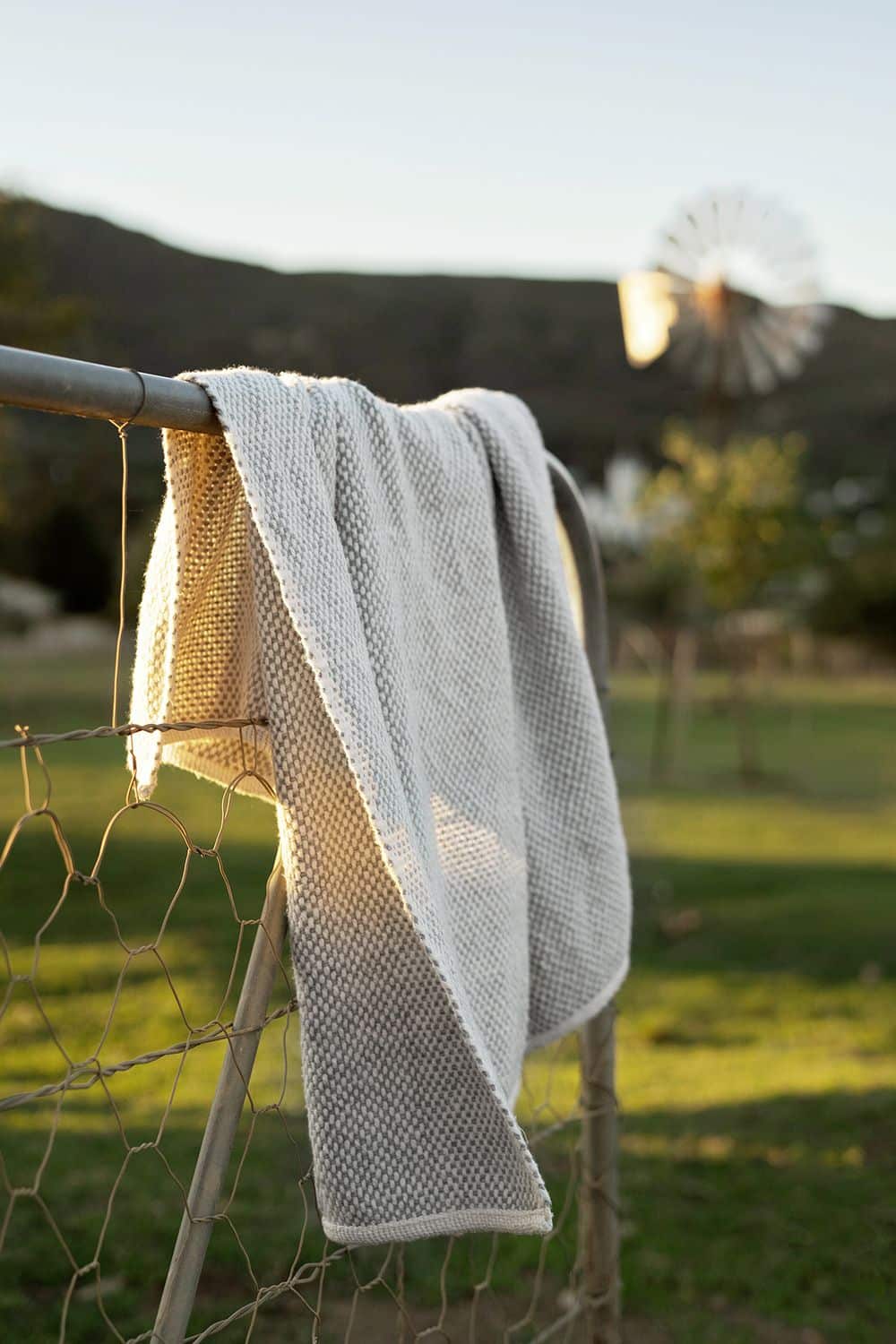 Kniedecke "Uma" hellgrau