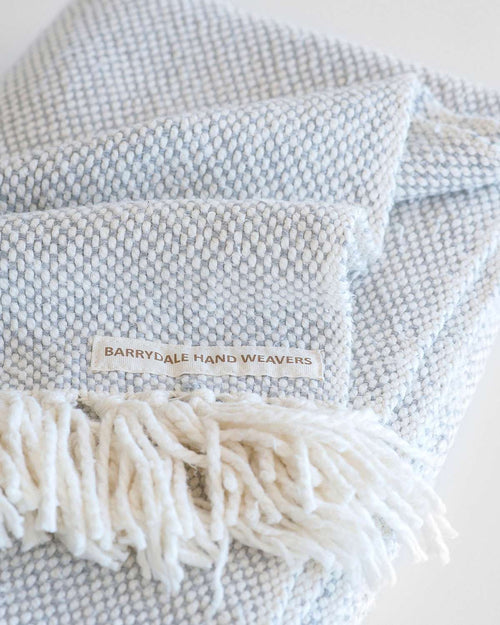 Dickgewebte Decke "Alma" hellgrau